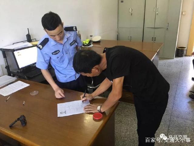 典型黑校車：核載8人，實載30人，其中28人為幼兒