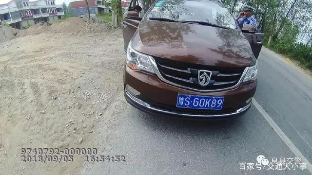 典型黑校車：核載8人，實載30人，其中28人為幼兒