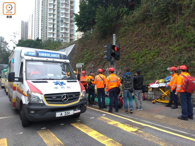 香港兩校車相撞，至少15名幼兒園學生受傷