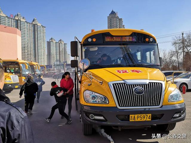 強(qiáng)化校車檢查，筑牢安全防線，“校車安全”這根弦堅(jiān)決不能松！