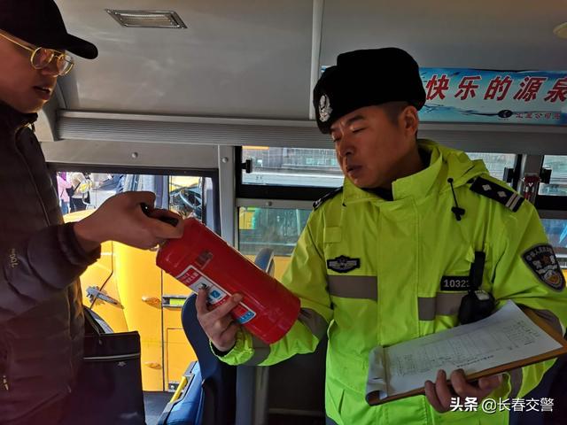 強(qiáng)化校車檢查，筑牢安全防線，“校車安全”這根弦堅(jiān)決不能松！