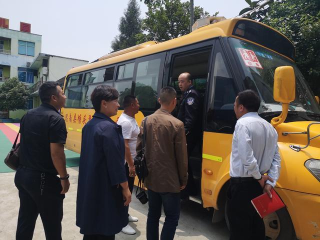 思南縣部門聯(lián)動開展校車運(yùn)營專項整治行動