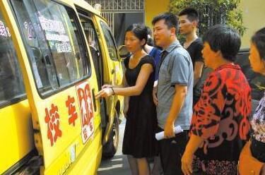 “六一”活動(dòng)成永別，3歲女童被遺忘校車7小時(shí)，找到時(shí)已身亡