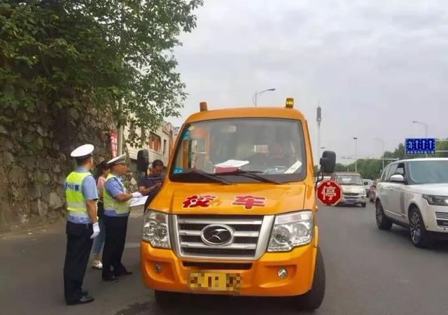 湘潭一校車司機(jī)酒駕心存僥幸“走捷徑”，交警蜀黍：沒想到吧？