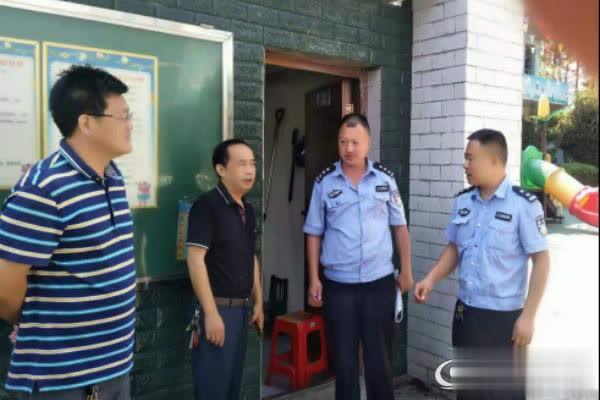 新化縣公安局石沖口鎮(zhèn)派出所深入校園“查防保”筑牢防線護(hù)平安
