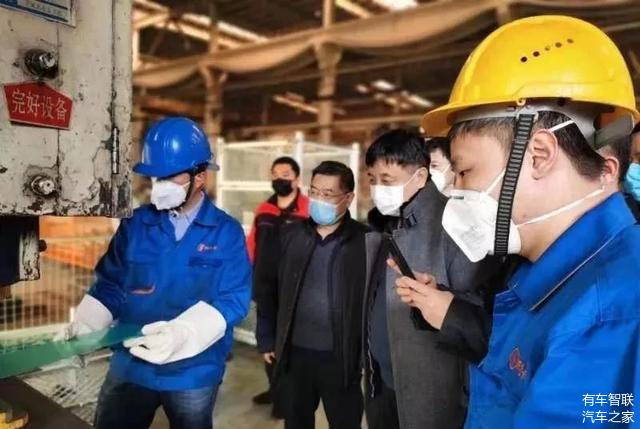 五菱車間造口罩 比亞迪投產(chǎn)消毒水 抵抗疫情汽車人還在行動！