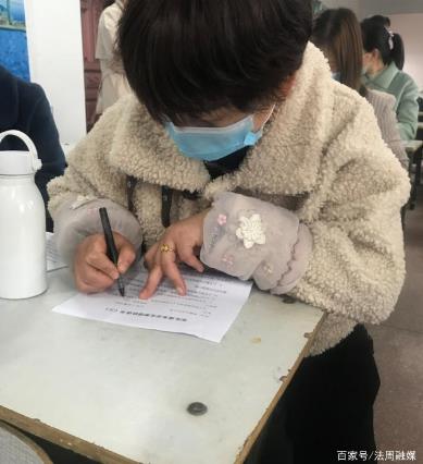 桃源楓樹鄉(xiāng)中心小學(xué)：召開春季校車安全會(huì)議
