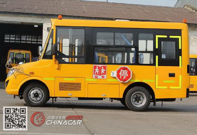 廣西一教育機構“校車”超載20％，結果罰款扣分