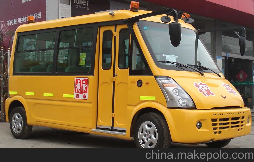 廣西一教育機構“校車”超載20％，結果罰款扣分