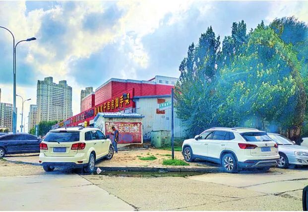 停車亂疾，致校車被堵耽誤孩子上學(xué)