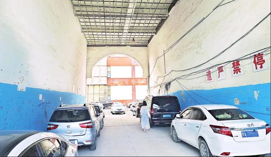 停車亂疾，致校車被堵耽誤孩子上學(xué)