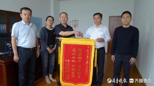 山東：惠民縣大年陳鎮，愛心企業情系教育，莘莘學子喜獲校車