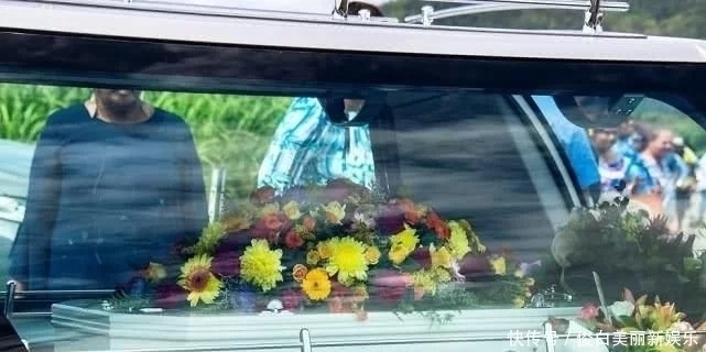 澳大利亞：3歲男孩被落在校車里6小時活活熱死，被發現時尸體仍系著安全帶