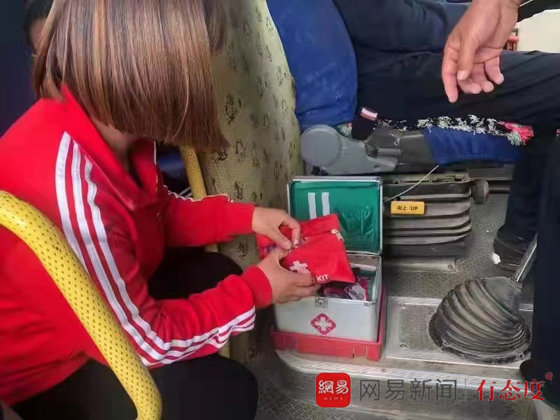 誠(chéng)信校車祝你“平安乘車，快樂(lè)成長(zhǎng)”