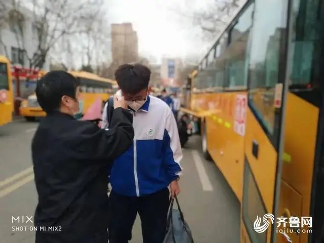 寧陽縣中小學恢復(fù)線下教學 90輛交運校車恢復(fù)常態(tài)化運行