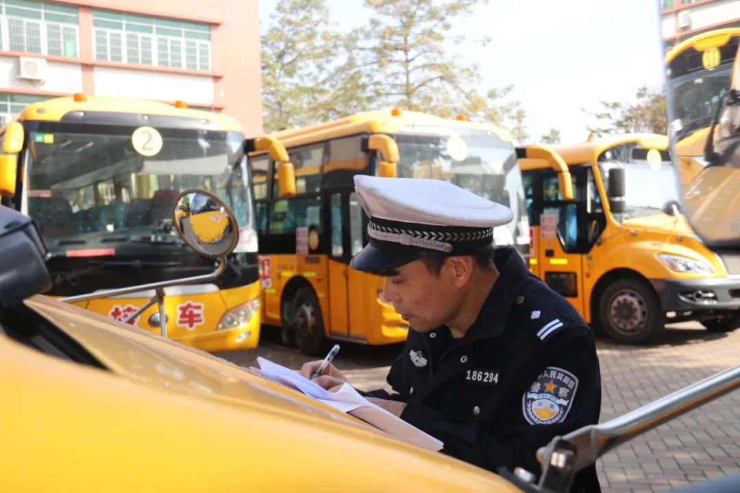 開學(xué)在即，校車也來(lái)做“體檢”！
