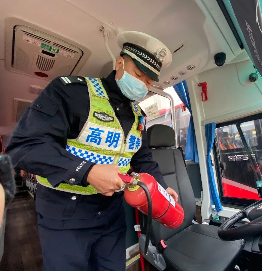 開學(xué)在即，校車也來(lái)做“體檢”！