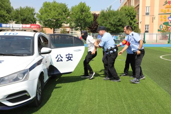長(zhǎng)安區(qū)舉辦2024年校車安全應(yīng)急演練活動(dòng)