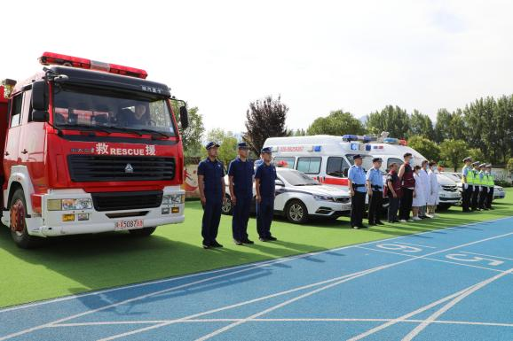 長(zhǎng)安區(qū)舉辦2024年校車安全應(yīng)急演練活動(dòng)