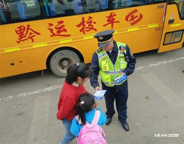 嚴(yán)抓“黑校車”，守護(hù)學(xué)子平安路！