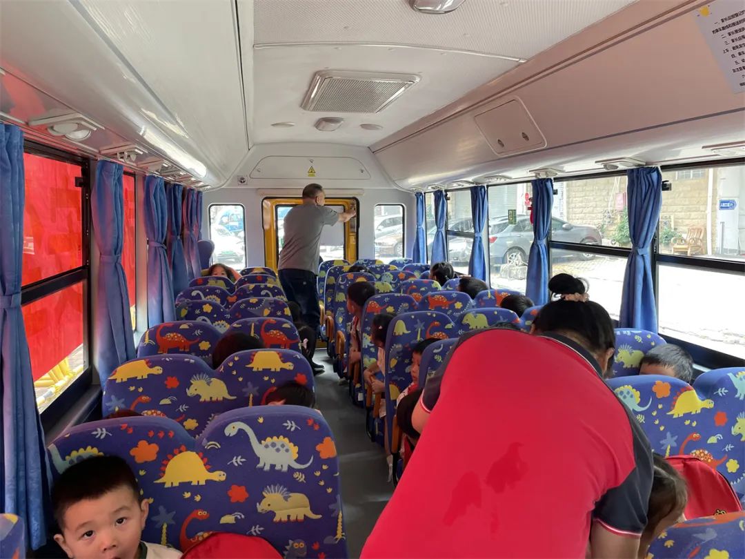 斯美幼兒園校車安全應(yīng)急演練活動(dòng)