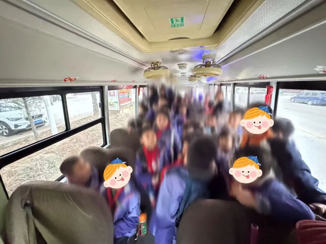 【冬季行動】交通安全百日行動:學生校車超員,河津公安交警及時查獲轉運消隱患 【冬季行動】交通安全百日行動:學生校車超員,河津公安交警及時查獲轉運消隱患