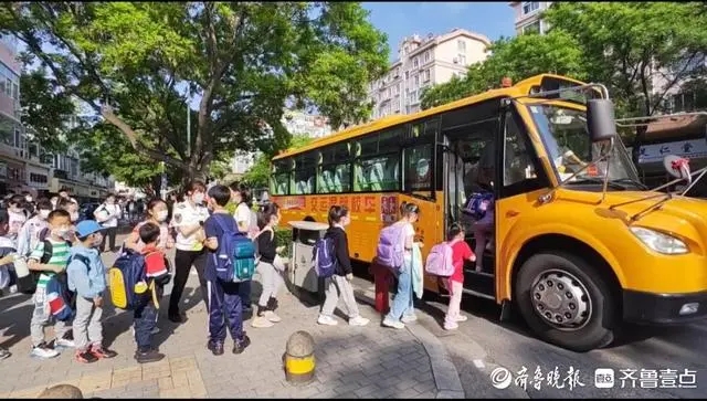 日照銀行青島分行：一路“童”行，流動(dòng)課堂進(jìn)校車(chē)