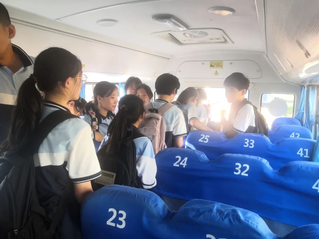 辦人民滿意教育|安全乘校車，平安伴我行——威海市愛山實驗學校開展校車應急演練