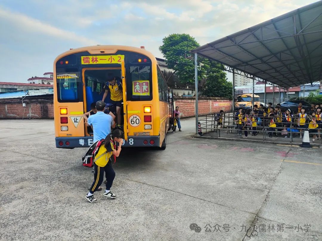 【陽光校園 活力一小】校車安全演練，為學(xué)生保駕護(hù)航