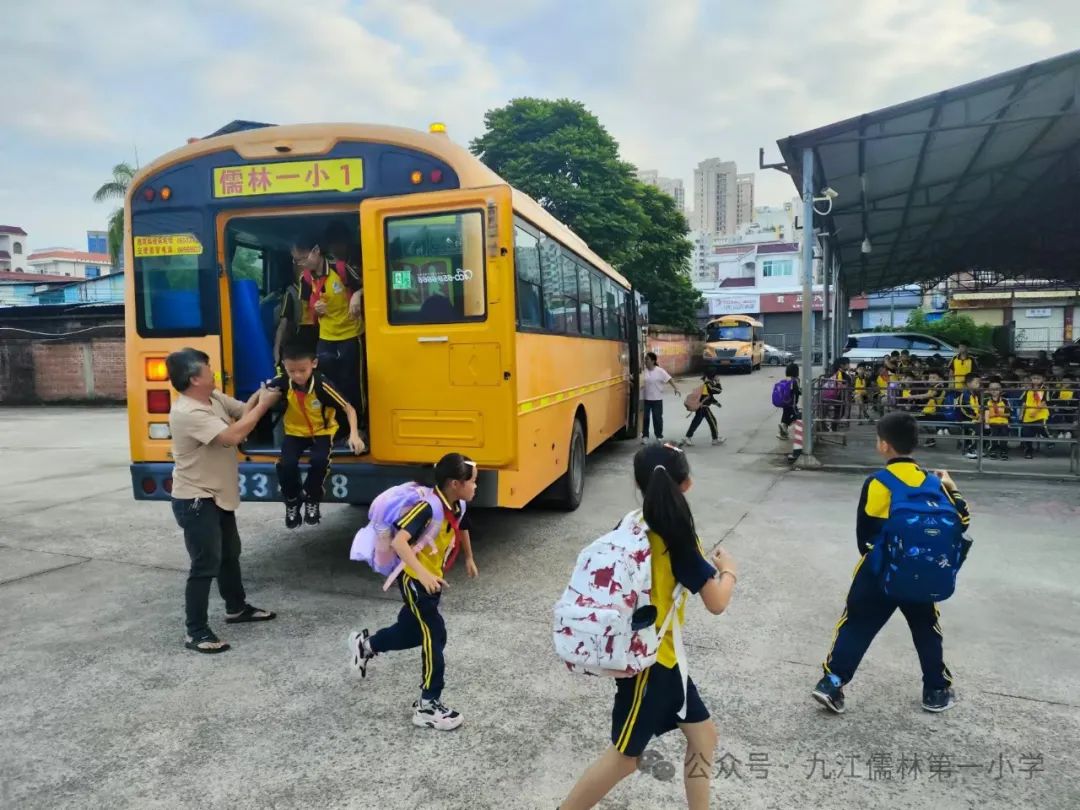 【陽光校園 活力一小】校車安全演練，為學(xué)生保駕護(hù)航