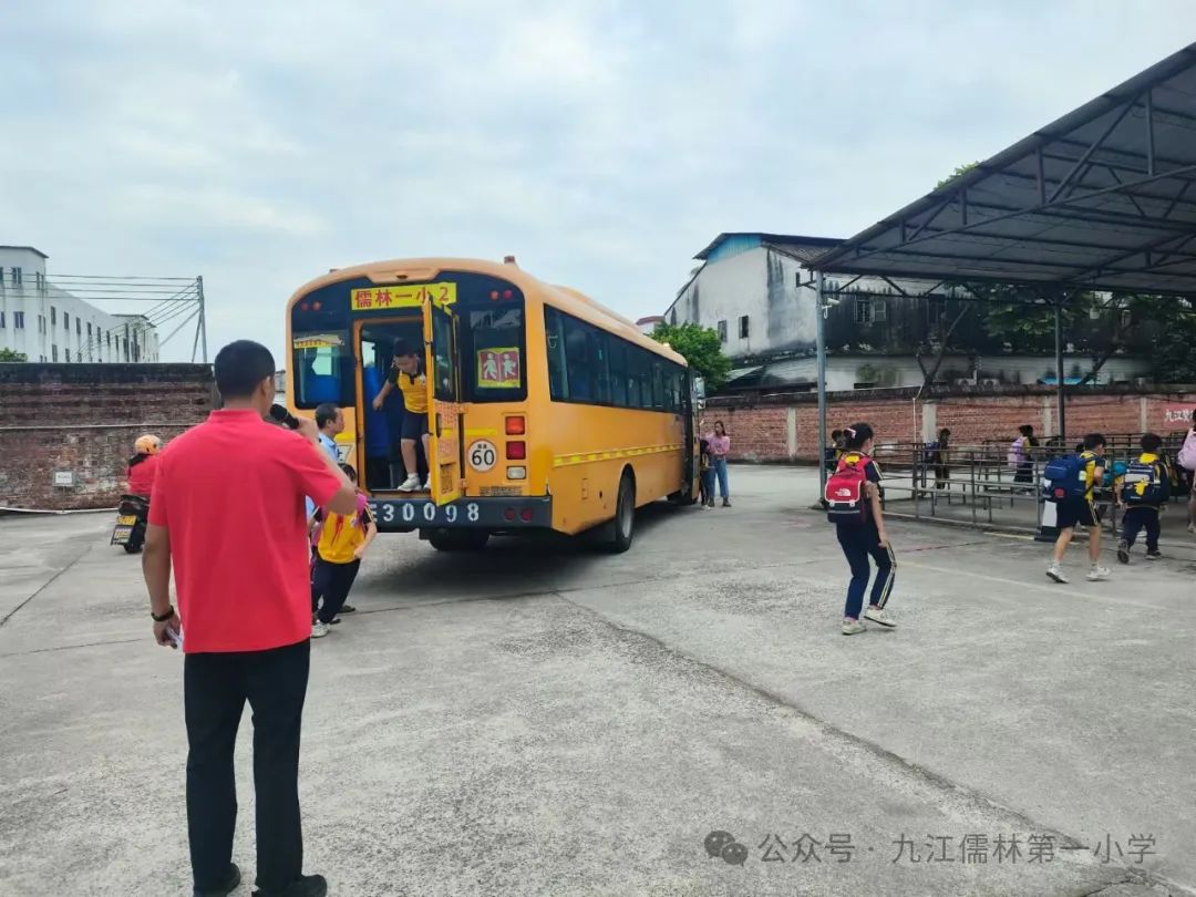 【陽光校園 活力一小】校車安全演練，為學(xué)生保駕護(hù)航