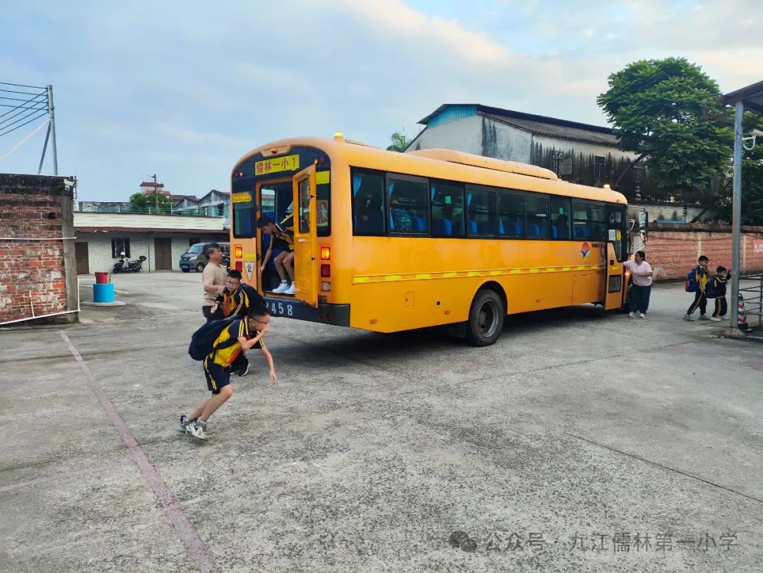 【陽光校園 活力一小】校車安全演練，為學(xué)生保駕護(hù)航