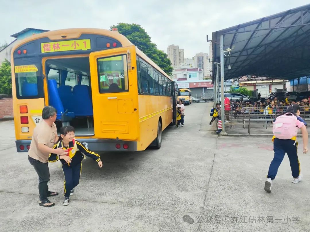 【陽光校園 活力一小】校車安全演練，為學(xué)生保駕護(hù)航