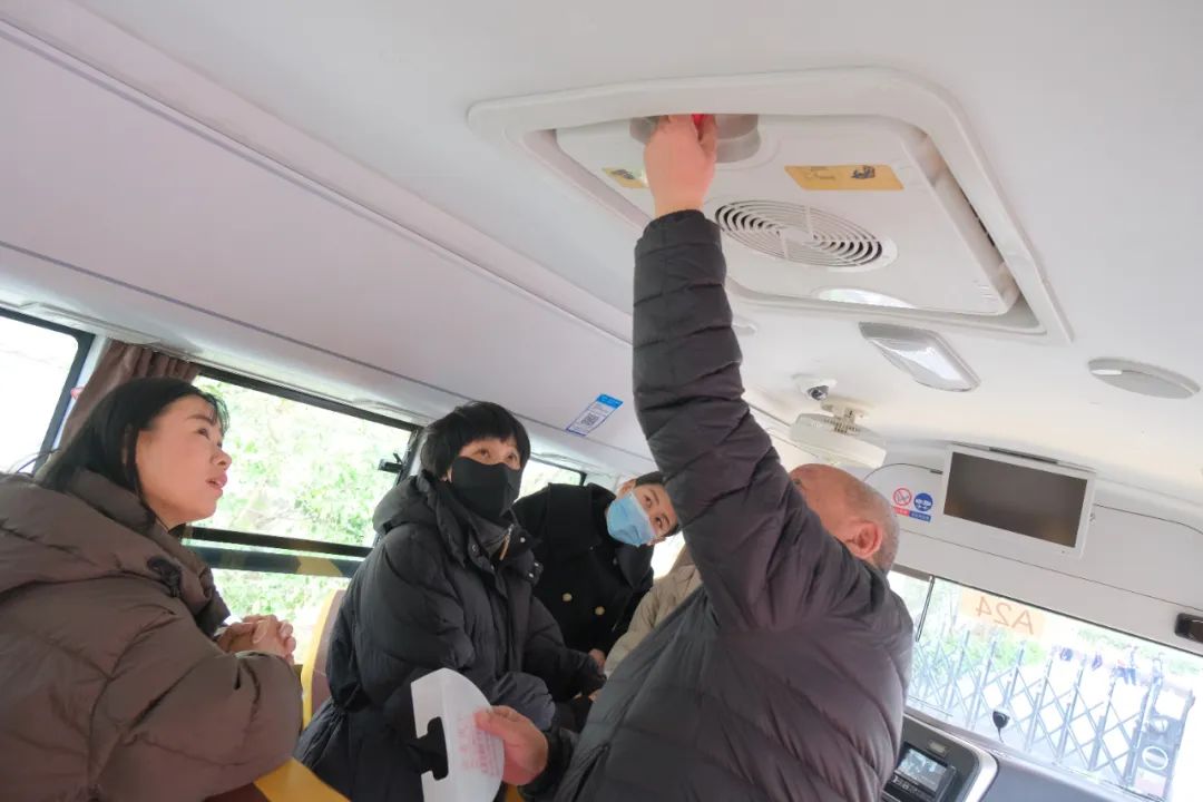 筑牢安全防線，守護校園出行——福清文光小學開展校車安全演練與交通安全教育活動