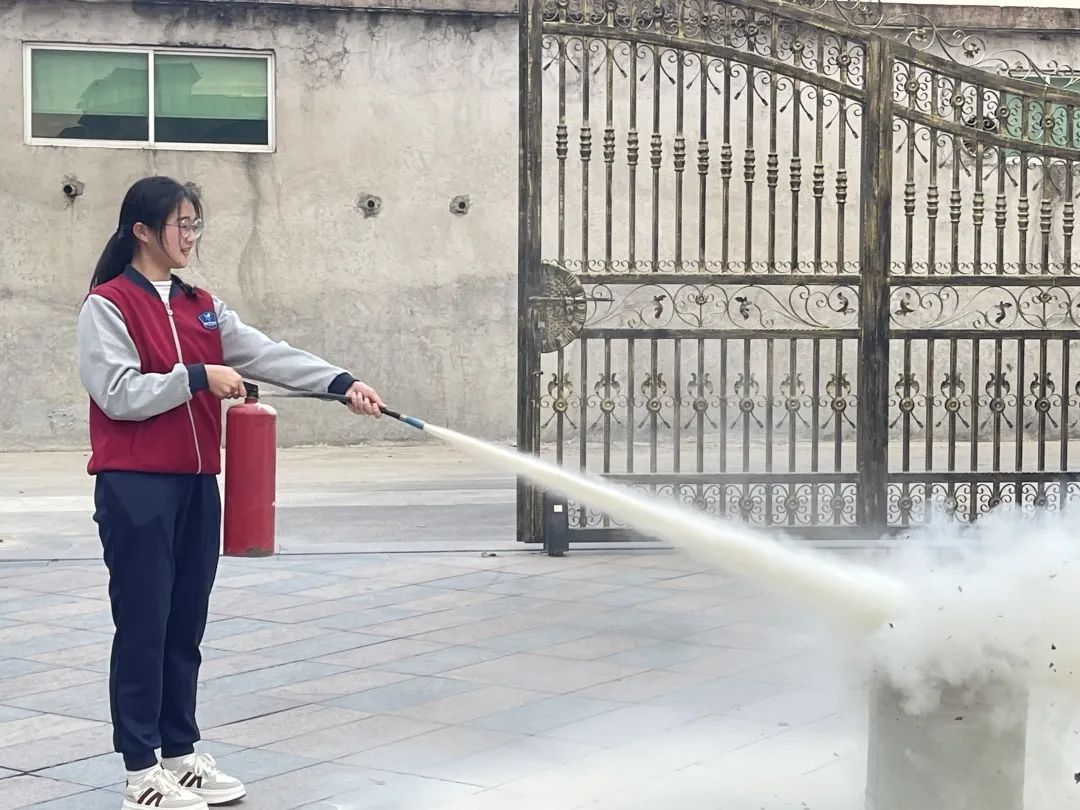 【校車安全】平安乘車，為愛護(hù)航——成田實驗幼兒園校車安全應(yīng)急演練