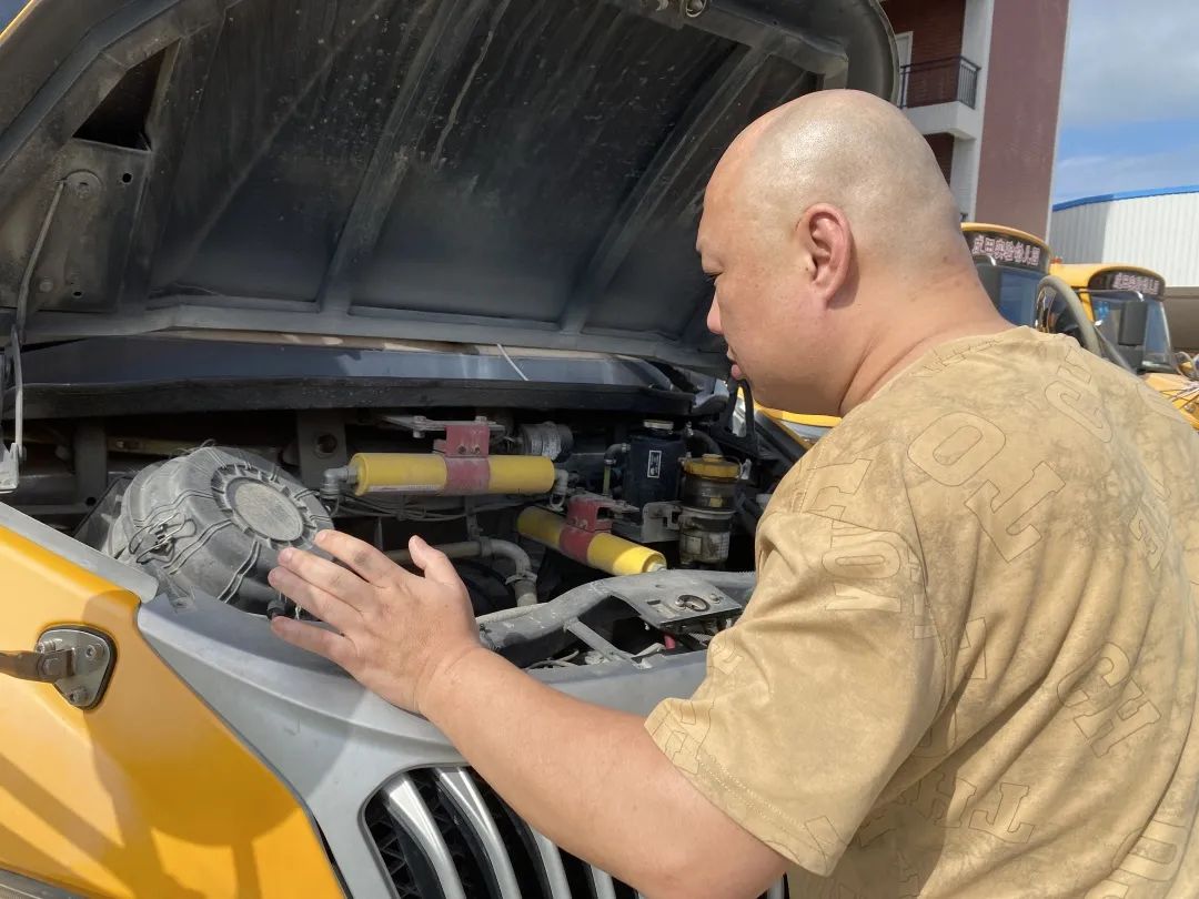【校車安全】平安乘車，為愛護(hù)航——成田實驗幼兒園校車安全應(yīng)急演練