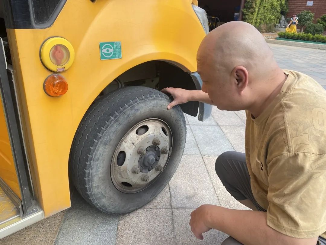 【校車安全】平安乘車，為愛護(hù)航——成田實驗幼兒園校車安全應(yīng)急演練