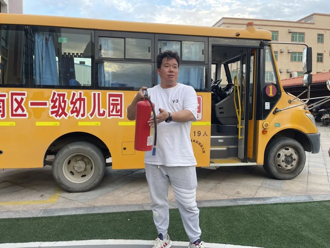 【校車安全】平安乘車，為愛護(hù)航——成田實驗幼兒園校車安全應(yīng)急演練