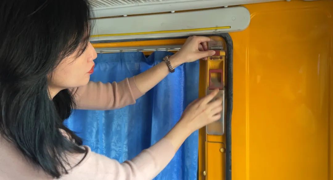 【校車安全】平安乘車，為愛護(hù)航——成田實驗幼兒園校車安全應(yīng)急演練
