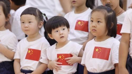 為祖國(guó)70華誕獻(xiàn)禮 紅黃藍(lán)幼兒園唱響祖國(guó)贊歌