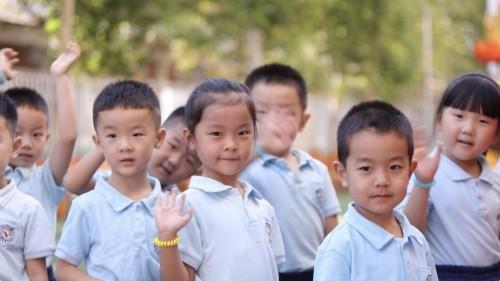為祖國(guó)70華誕獻(xiàn)禮 紅黃藍(lán)幼兒園唱響祖國(guó)贊歌