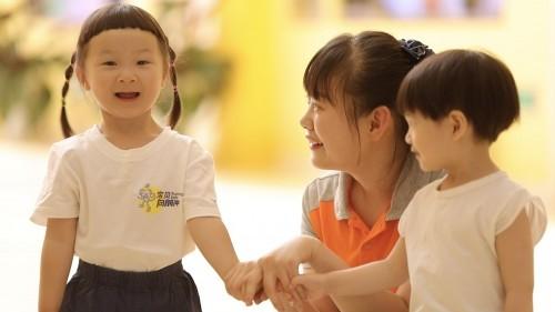 為祖國(guó)70華誕獻(xiàn)禮 紅黃藍(lán)幼兒園唱響祖國(guó)贊歌