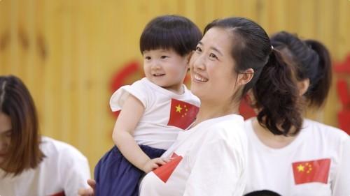 為祖國(guó)70華誕獻(xiàn)禮 紅黃藍(lán)幼兒園唱響祖國(guó)贊歌