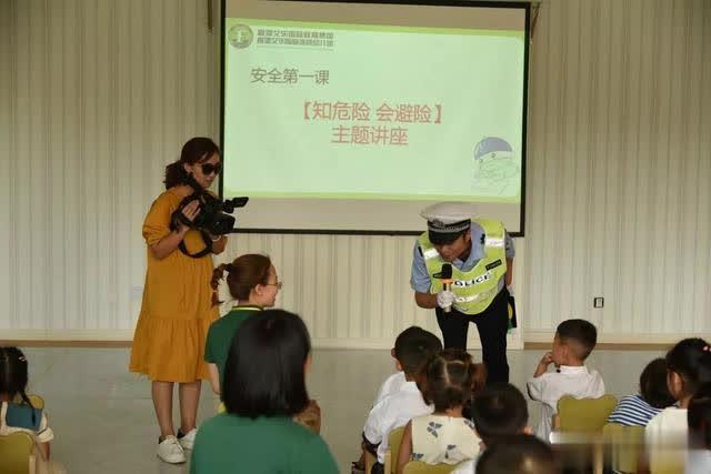 河津交警大隊走進轄區幼兒園開展“開學第一課” 交通安全宣傳活動