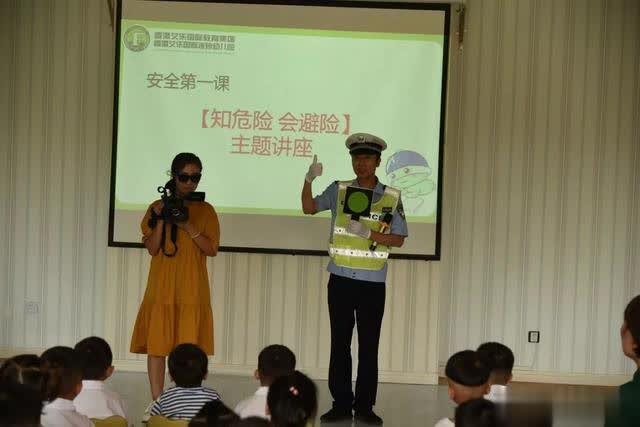 河津交警大隊走進轄區幼兒園開展“開學第一課” 交通安全宣傳活動