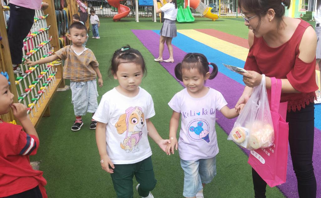 長春同心街道梧桐社區舉辦幼兒園防拐騙安全防范演練