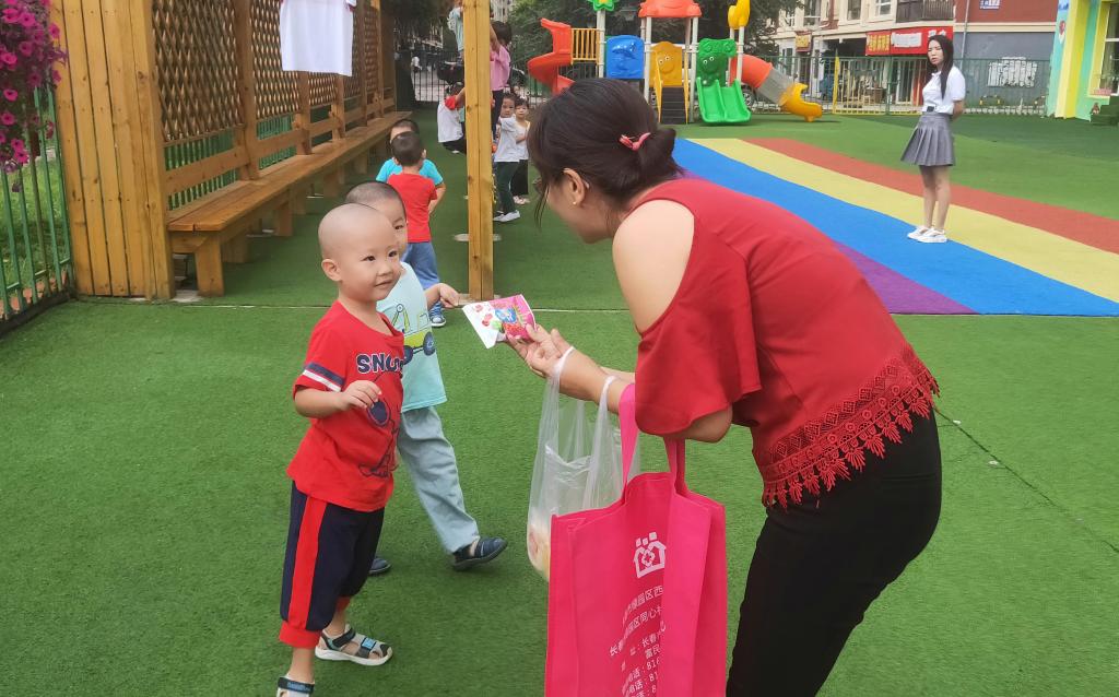 長春同心街道梧桐社區舉辦幼兒園防拐騙安全防范演練