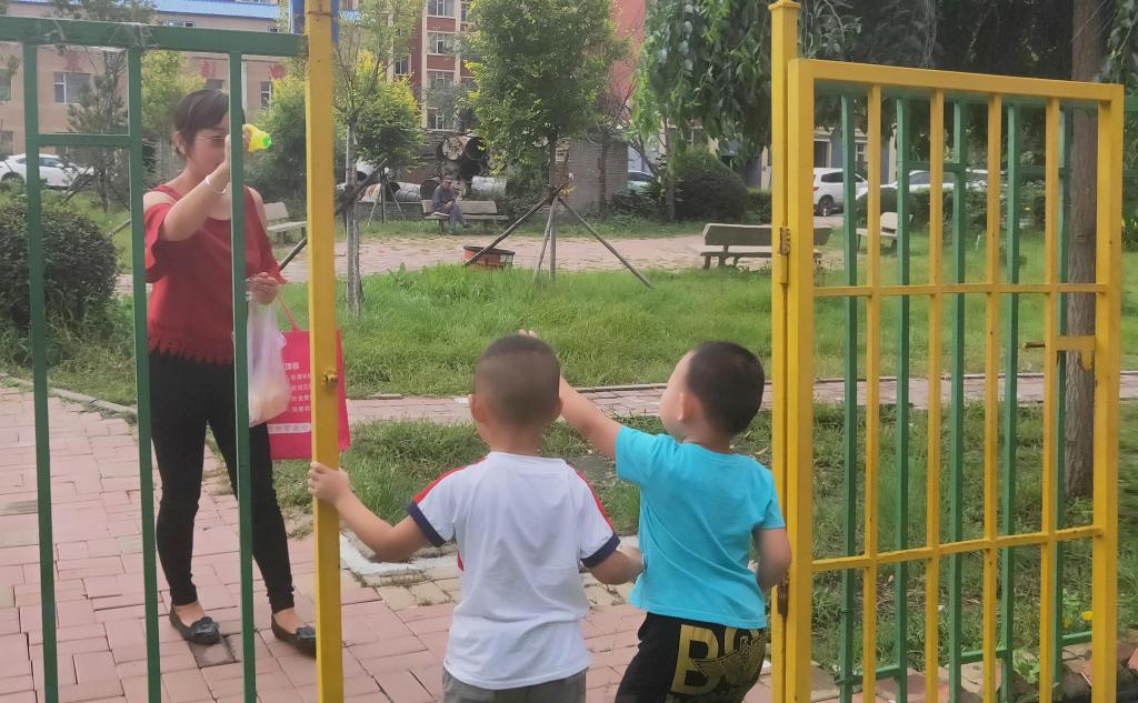 長春同心街道梧桐社區舉辦幼兒園防拐騙安全防范演練