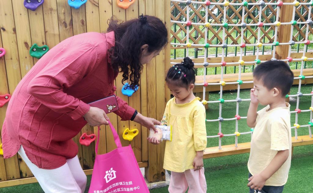 長春同心街道梧桐社區舉辦幼兒園防拐騙安全防范演練