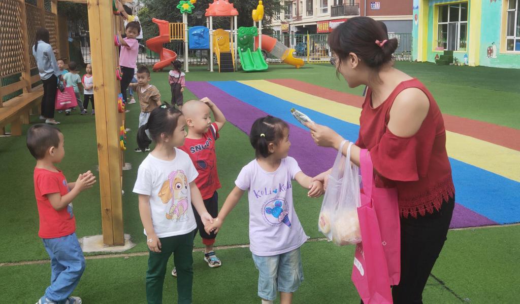 長春同心街道梧桐社區舉辦幼兒園防拐騙安全防范演練